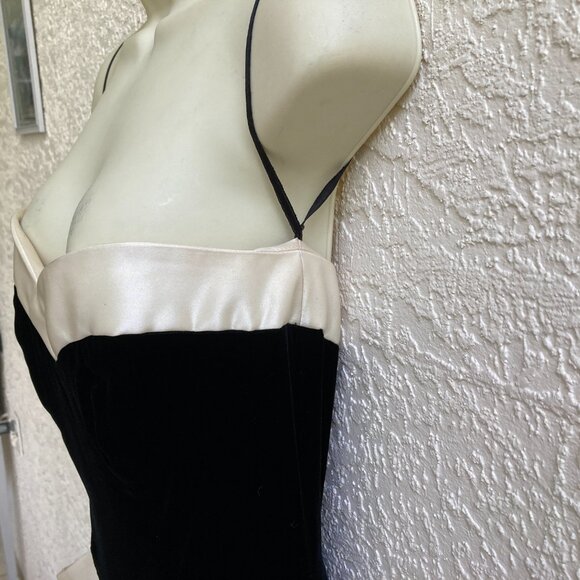 Saks Fifth Ave Velvet Dress & Jacket Vintage Size 8 Occasion Party  Gown 60s - Picture 11 of 14